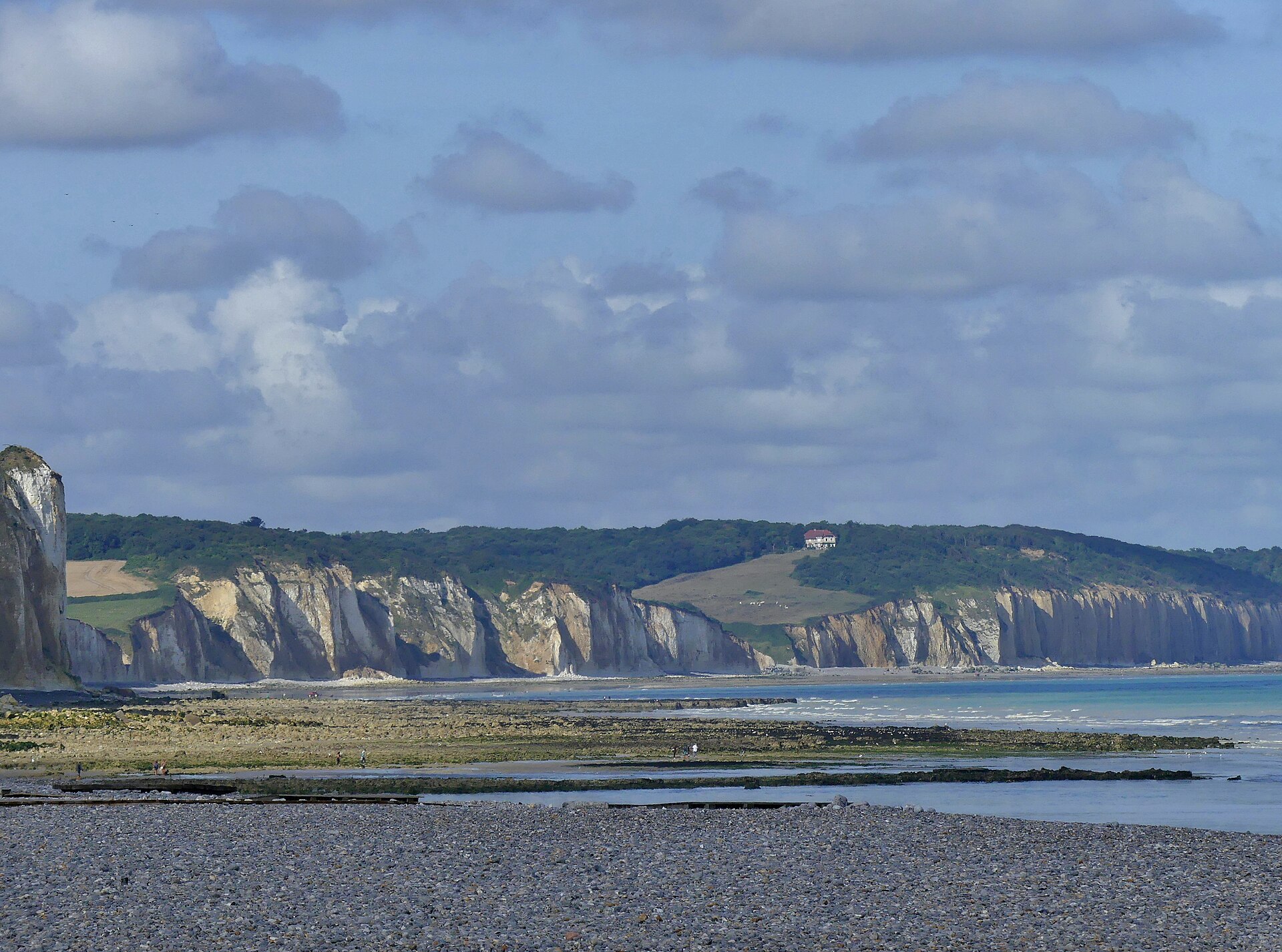 Falaises vers Pourville, mer et grève.