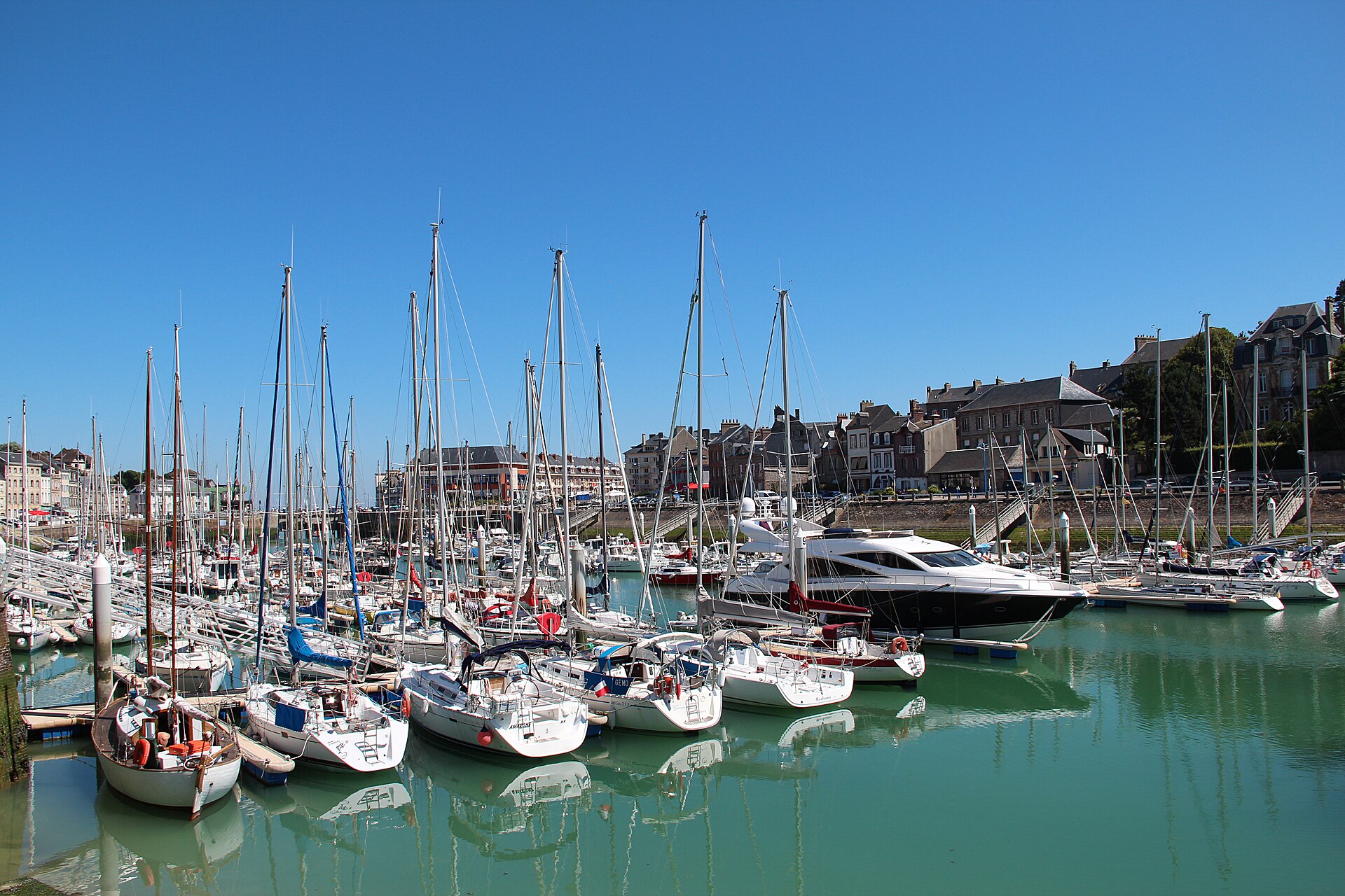 Saint-Valery-en-Caux, port et centre.